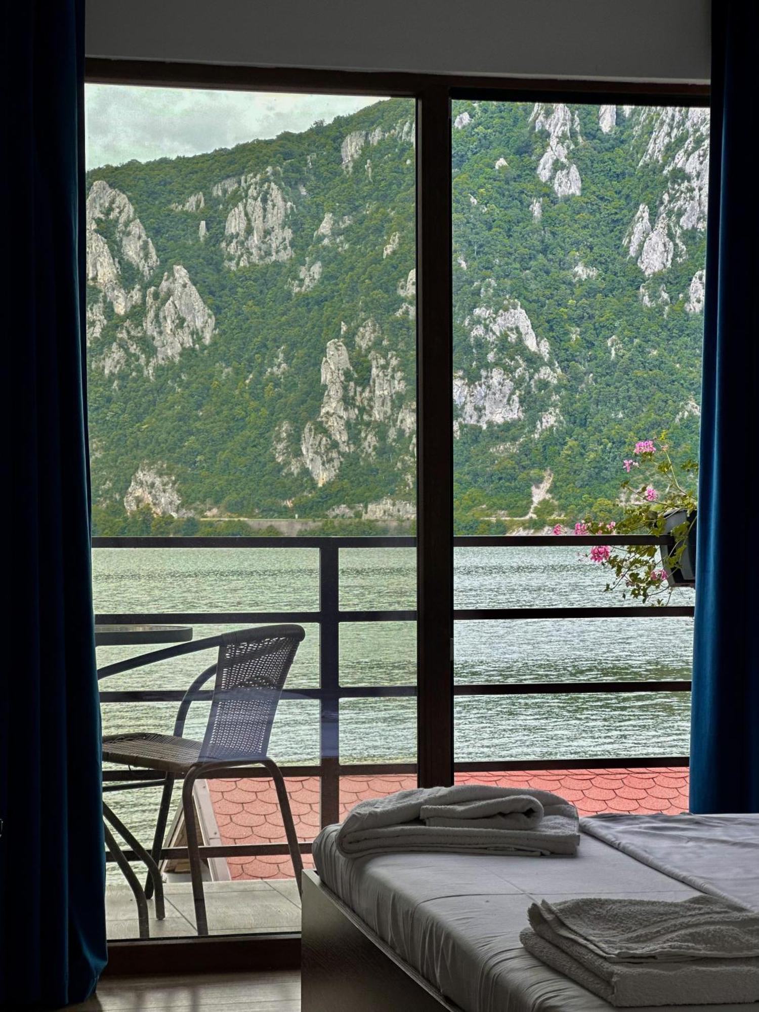 Escape Hotel Dubova Ngoại thất bức ảnh